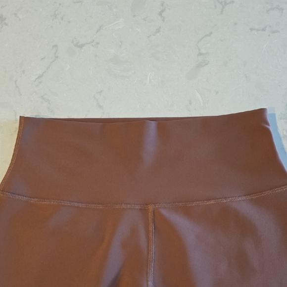 ALO Yoga Cocoa Leggings - Picture 4 of 5